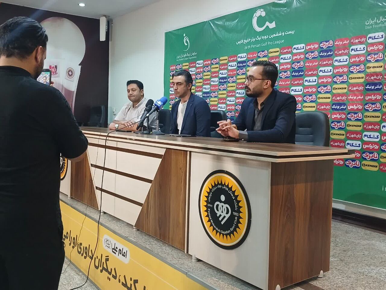 علیرضا رحمتی سرمربی تیم فوتبال در کنفرانس خبری