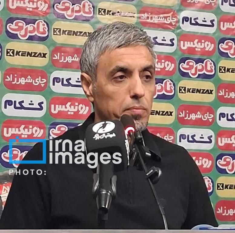 تیم فوتبال فجر سپاسی شیراز در حال تمرین