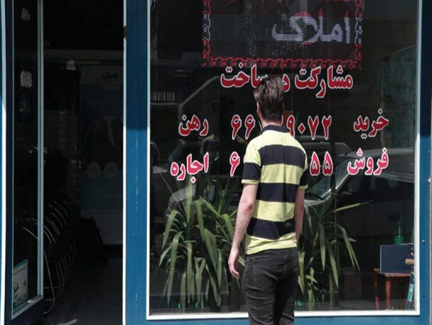 عکس نمادین از قرارداد اجاره و کلید خانه
