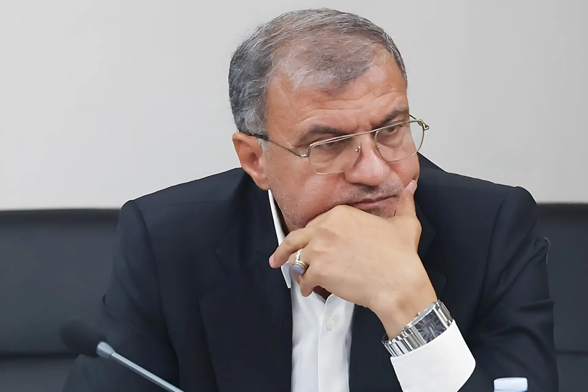 تصویر نمادین از نیروگاه برق و تجهیزات شبکه توزیع انرژی