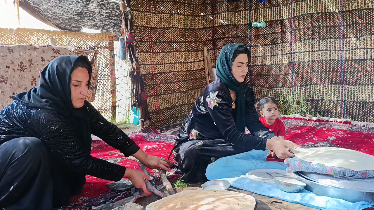 تصویر نمادین از توزیع آرد در مناطق عشایری