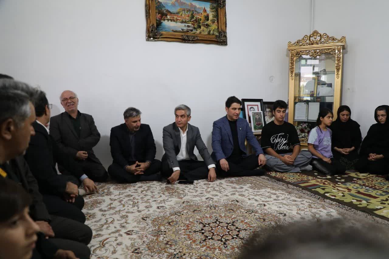 استاندار کردستان در حال بازدید از کامیاران