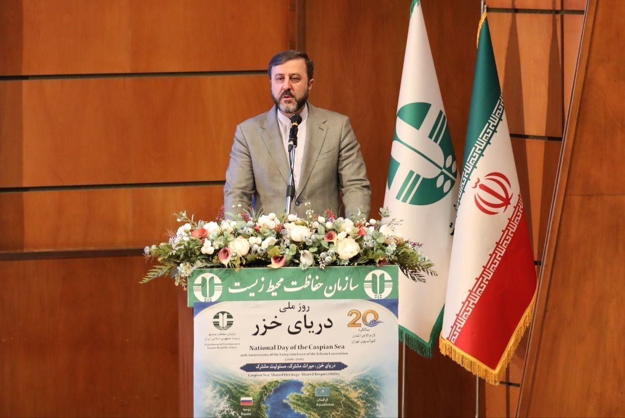 تصویر نمادین از تنگه هرمز و کشتی‌های تجاری